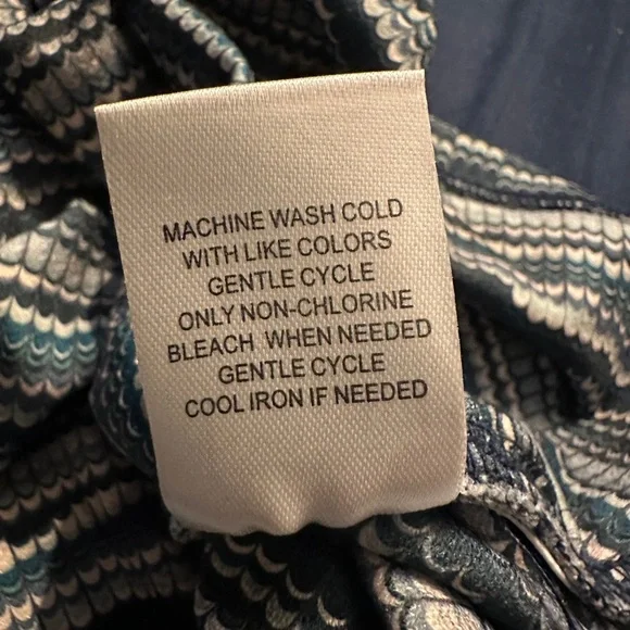 Les Serein Cowl Drape Neck Flutter Sleeve Side-ruched Top - Picture 6 of 8